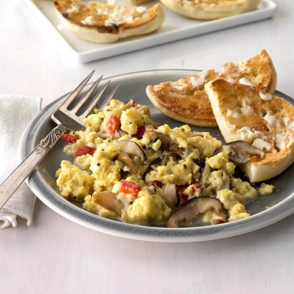 Shiitake & Manchego scramble