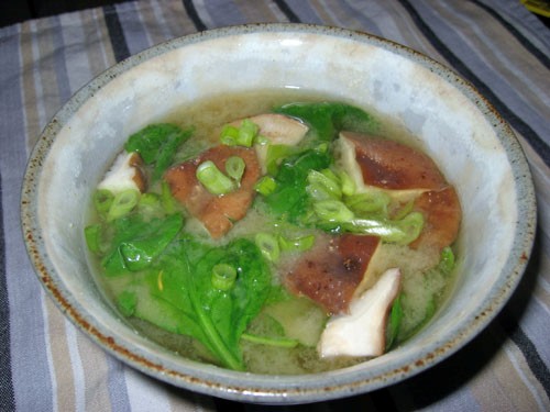 Shiitake and spinach miso soup
