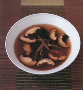 Shiitake ginger broth with seaweed