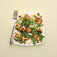 Shiitake mushroom and blue cheese salad
