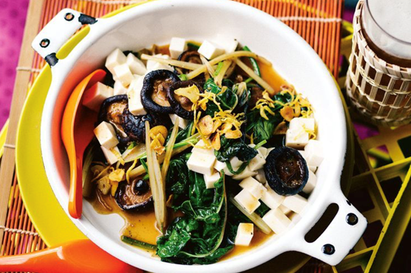 Shiitake, spinach and tofu in oyster sauce