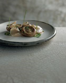Shiitakes and meat from the pinctada maxima pearl oyster