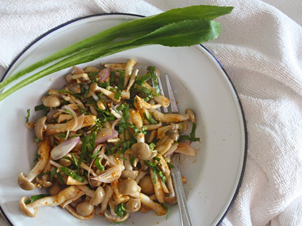 Shimeji mushroom laab