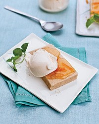 Shortbread with marmalade and vanilla ice cream