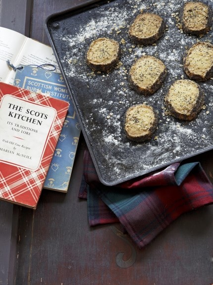 Shortbread with poppy seeds & oats