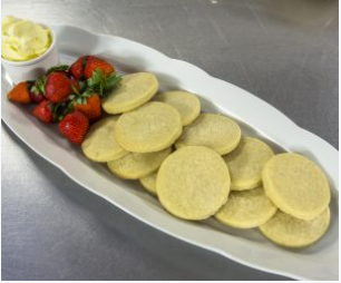 Shortbread with strawberries and cream
