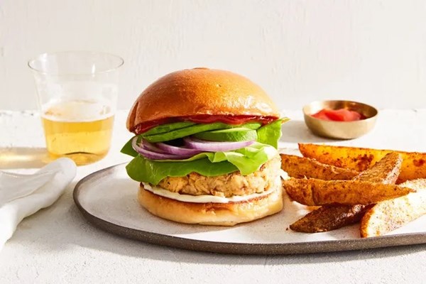 Shortcut salmon burgers