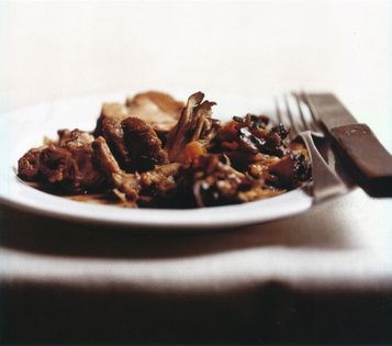 Shoulder of lamb with mushrooms (Spalla di agnello con funghi)