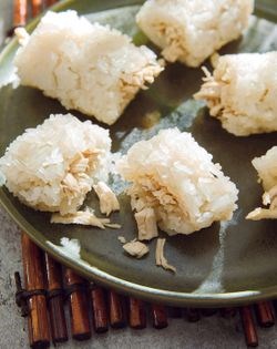 Shredded chicken and glutinous rice dumplings (Lemper ayam)