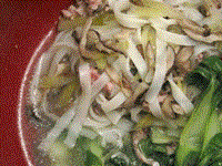 Shredded pork and pickle soup (Zhàcài ròusī tāng / 榨菜肉絲湯)