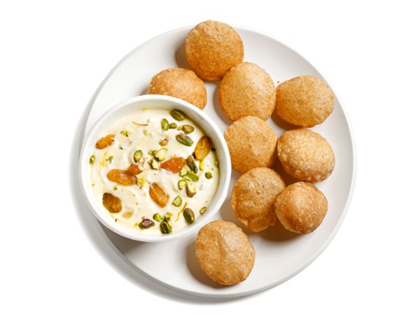 Shrikhand and pooris