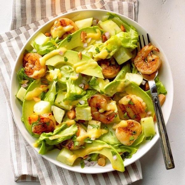 Shrimp & scallops tropical salad