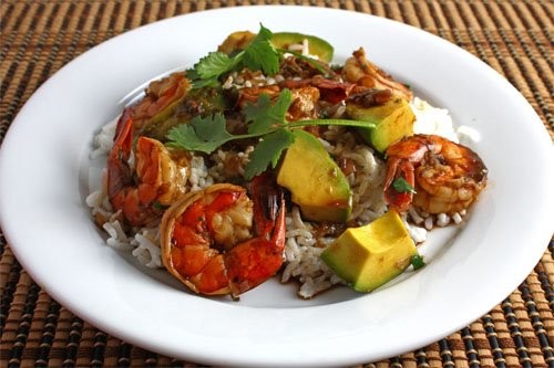 Shrimp and avocado in tamarind sauce