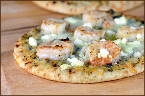 Shrimp and pesto pizza with goat cheese