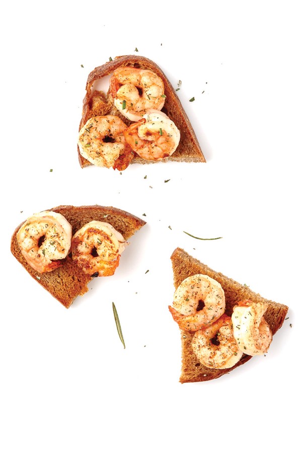 Shrimp and rosemary crostini (Crostini di scampi)