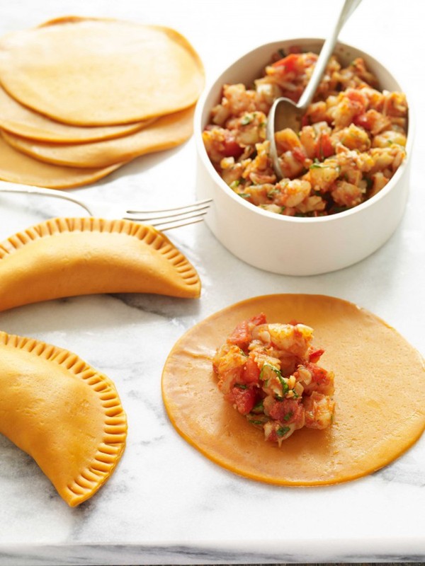 Shrimp and tomato stew flaky pillows (Pastéis de camarão)