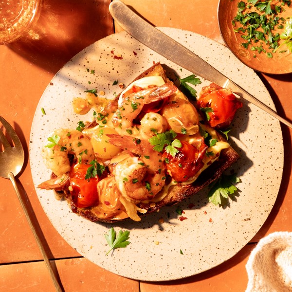 Shrimp and tomato toasts 