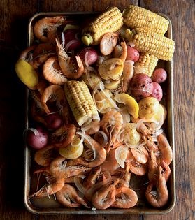 Shrimp boil with corn & potatoes