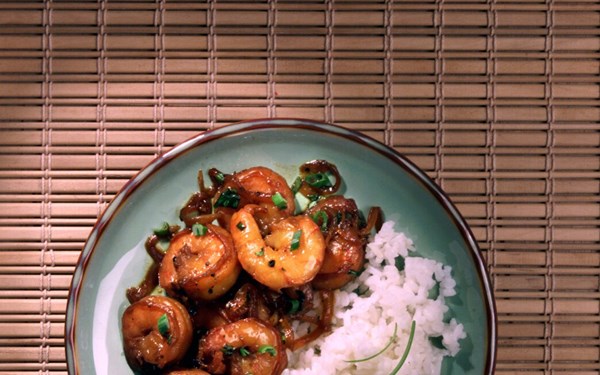 Shrimp in caramel sauce (Tom kho)