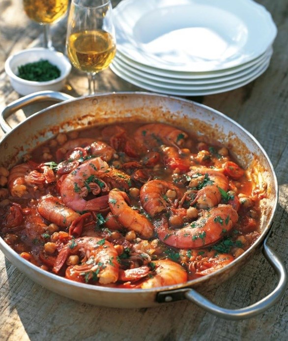 Shrimp in tomato sauce with chickpea pasta (Gamberi con pasta farina di ceci)