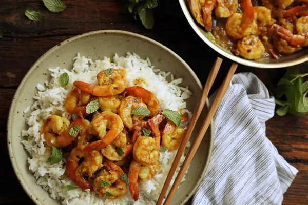 Shrimp in yellow curry