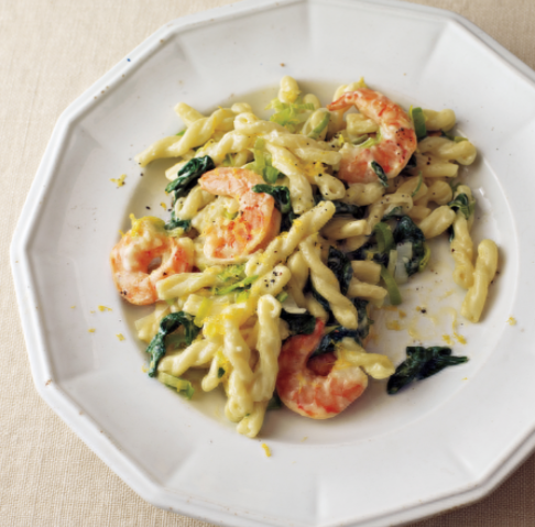 Shrimp, leek, and spinach pasta