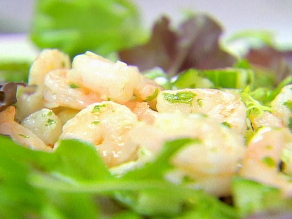 Shrimp salad with cucumber and mint