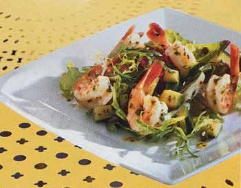 Shrimp salad with zucchini and basil