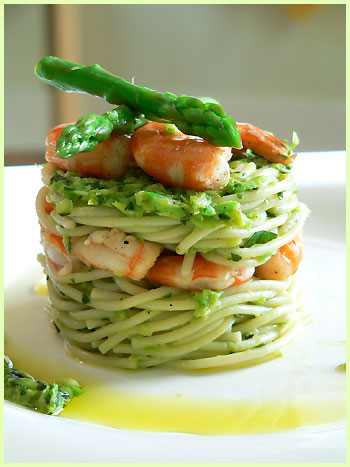 Shrimp spaghetti and asparagus pesto