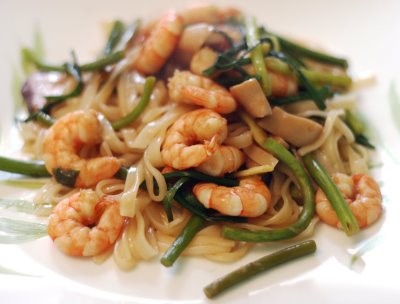 Shrimp with garlic chives & garlic stems tossed with noodles