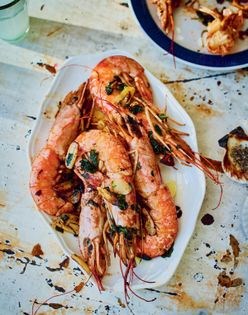Shrimp with garlic, cilantro, and cayenne pepper (Jambari ma'ala)