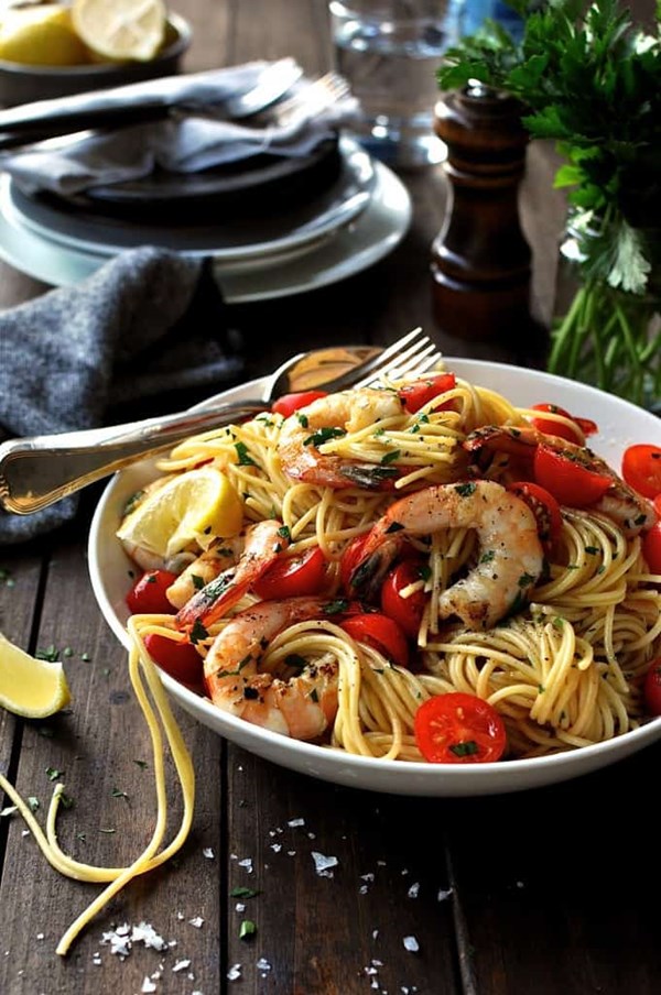 Shrimp/prawn pasta with lemon
