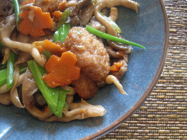 Shunde braised fish puffs (Shùndé huì yúfŭ / 順德燴魚腐)