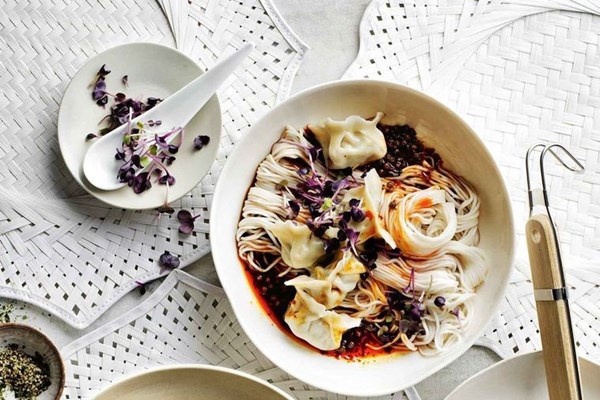 Sichuan dumpling noodle soup