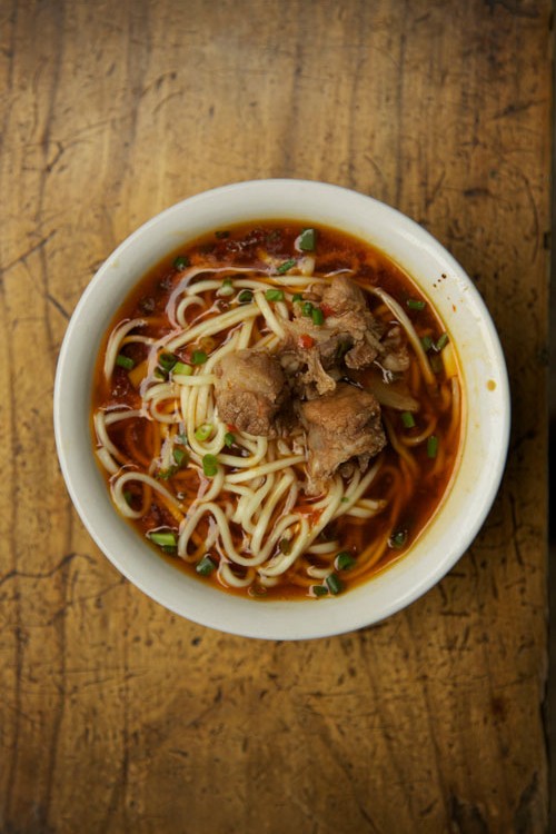 Sichuan noodle and pork shoulder soup (Yu xiang pai gu mian)