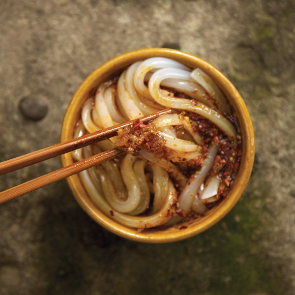 Sichuan noodles with spicy pork sauce (Dan dan mian)