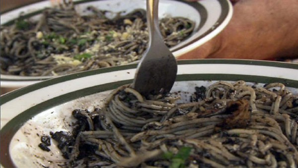 Sicilian black spaghetti (Spaghetti nera)