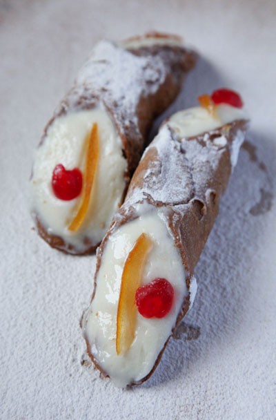 Sicilian ricotta-filled pastries (Cannoli alla Siciliana)