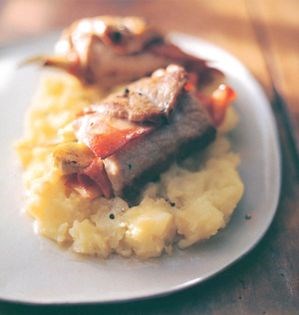 Sicilian stuffed beef roll with tomatoes and red wine (Farsu magru)