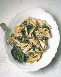 Silk handkerchief pasta sheets with pesto (Manilli de sea)