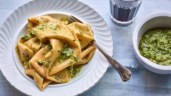 Silk handkerchief pasta with pesto (Mandilli di seta)