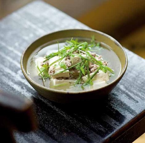 Silken tofu and pork soup (Canh dâu hũ he heo xay)