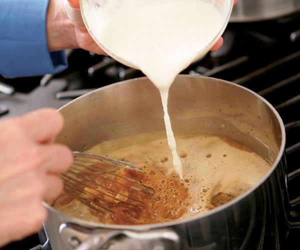 Silky pan gravy with cream, Cognac & thyme