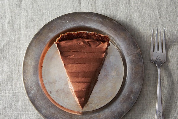 Silky vegan chocolate pie