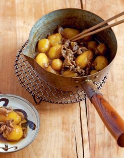 Simmered beef and potatoes  (Nikujaga)