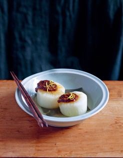 Simmered white radish (Furofuki daikon)