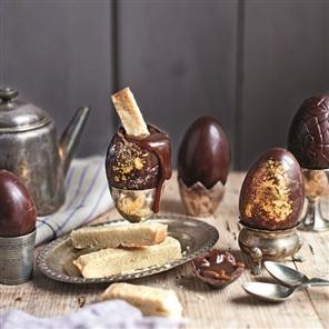 Simnel-spiced salted caramel Easter eggs