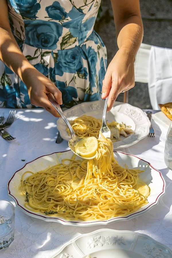 Simple and summery spaghetti al limone’ 