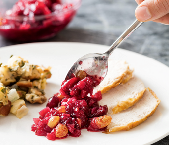 Simple cranberry sauce with Champagne and currants