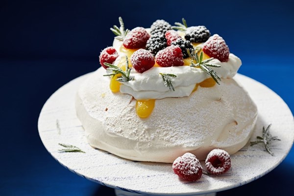 Simple customizable Pavlova